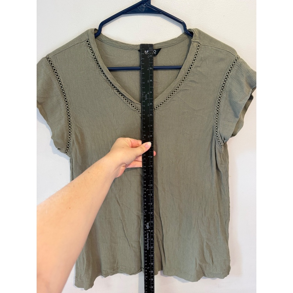 Buffalo David Bitton Womens Olive Green V-Neck Crochet Trim Cap Sleeve Blouse S - Picture 6 of 8